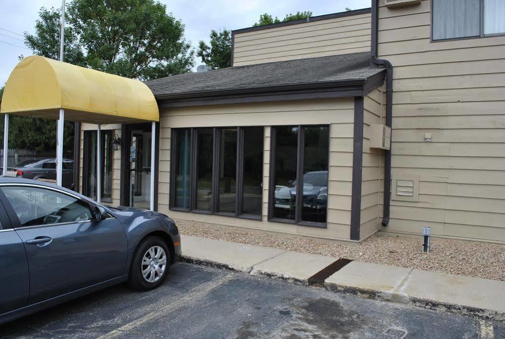 Waconia Inn And Suites Exterior photo