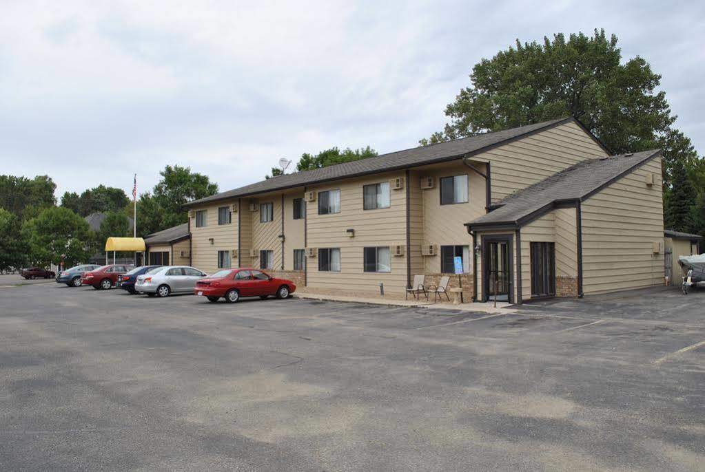 Waconia Inn And Suites Exterior photo