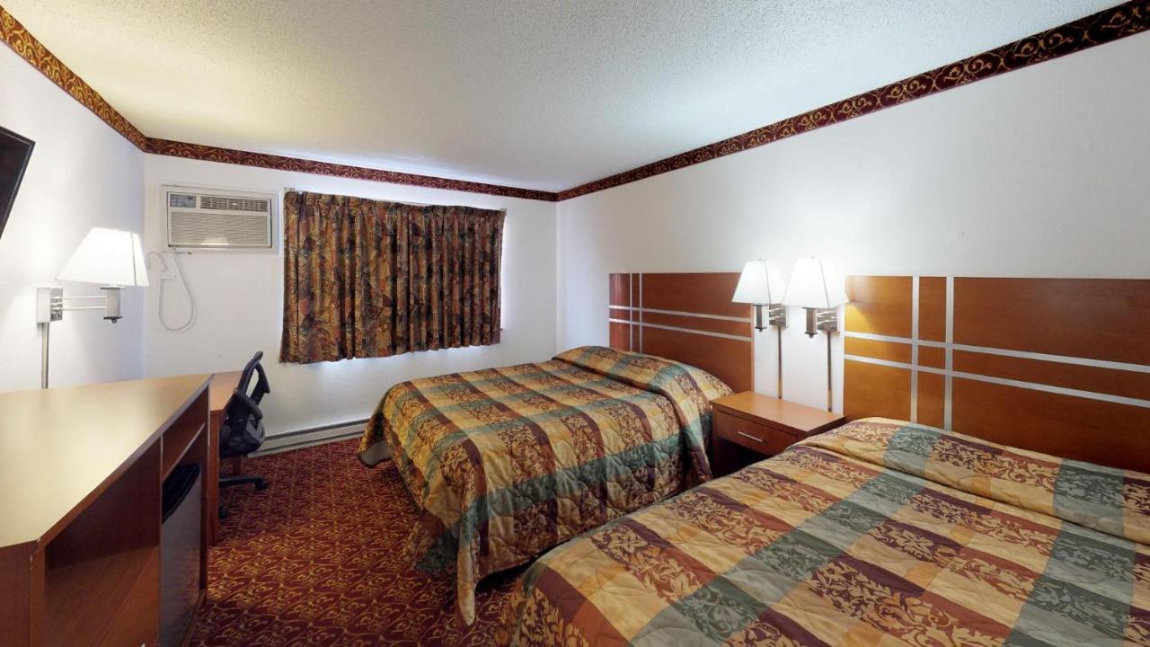 Waconia Inn And Suites Exterior photo